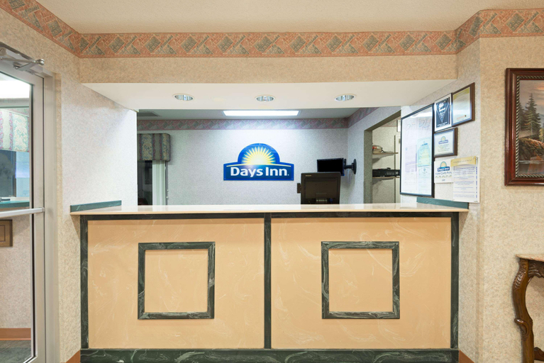 Public Area 2, Days Inn by Wyndham Greenville, Butler