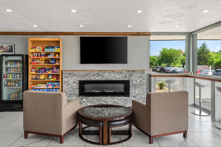 Public Area 3, Travelodge by Wyndham Bloomington, Monroe