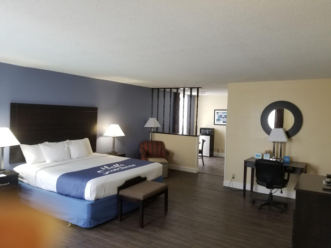Bedroom 4, Days Inn By Wyndham Easley, Pickens