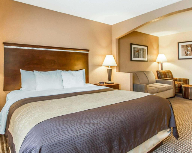 Bedroom 3, Quality Inn & Suites Mount Pleasant, Henry
