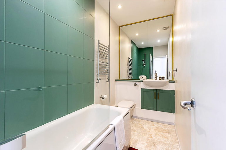 Bathroom 4, Notting Hill Charm Apartment, London