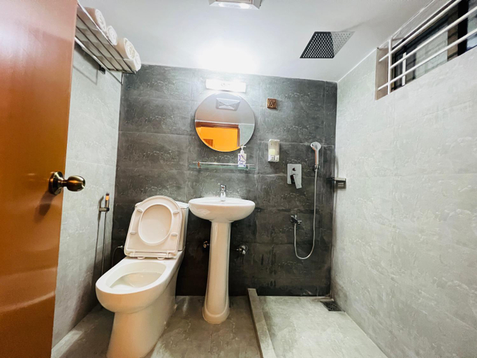Bathroom 4, Hotel Taj Metro, Moulvibazar