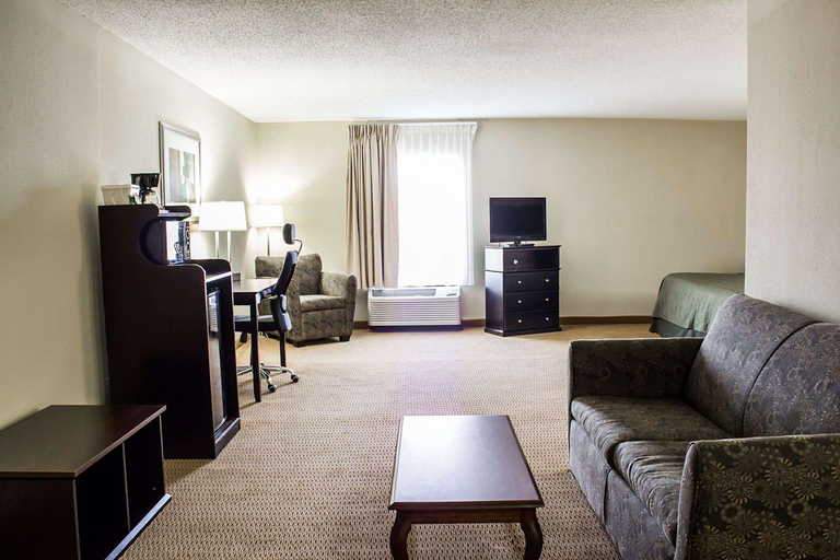 Bedroom 4, Quality Inn & Suites, Wilson