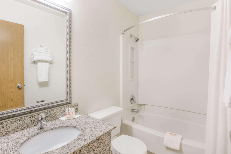 Bathroom 4, Super 8 by Wyndham Grants Pass, Josephine
