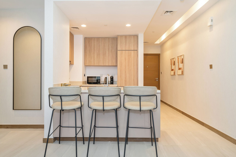Others 5, Designer 1BR Apt Fully Equipped, Dubai