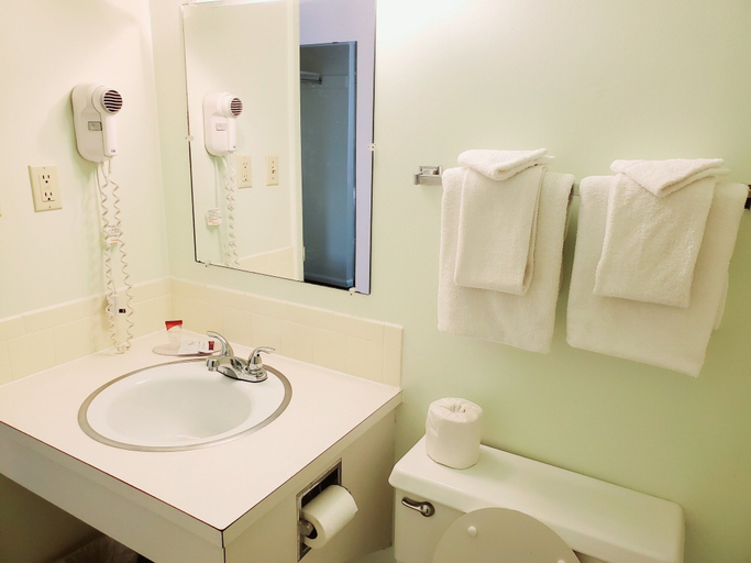 Bathroom 4, Budget Inn Express, Sheridan