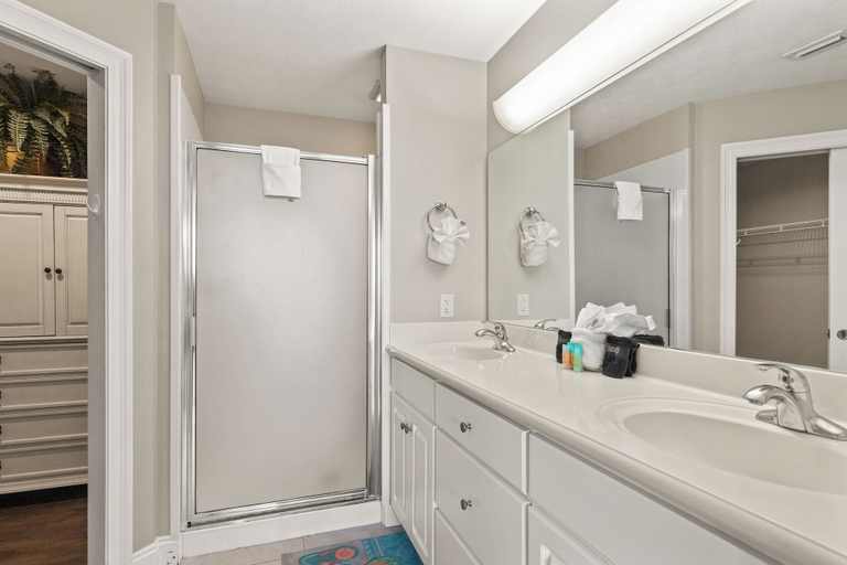 Bathroom 4, Treasure Island 0403, Bay
