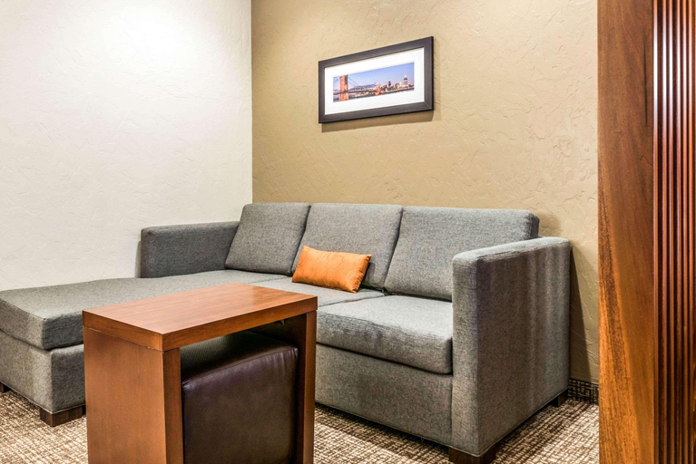 Bedroom 4, Comfort Suites Florence - Cincinnati South, Boone