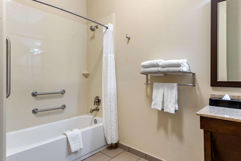 Bathroom 4, Comfort Inn & Suites Lakeside, Maverick