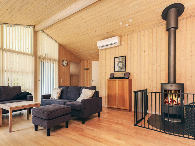 Others 4, Spacious Holiday Home in Fjerritslev near Beach, Jammerbugt