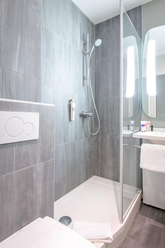 Bathroom 4, Ibis Brignoles Provence Verte, Var
