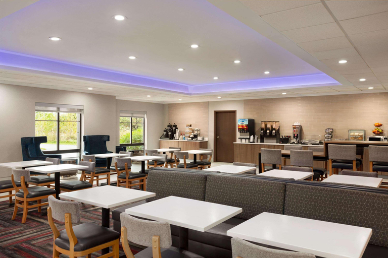 Food & Drinks 5, La Quinta By Wyndham Lackawann, Erie