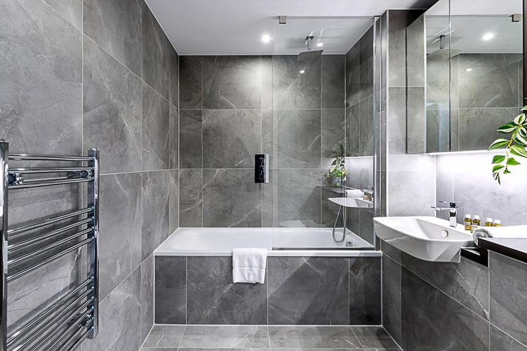 Bathroom 4, Stylish and Bright West London Gem, London