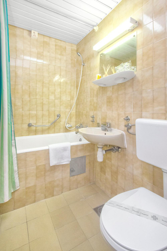 Bathroom 3, Hotel Jadran, Šibenik