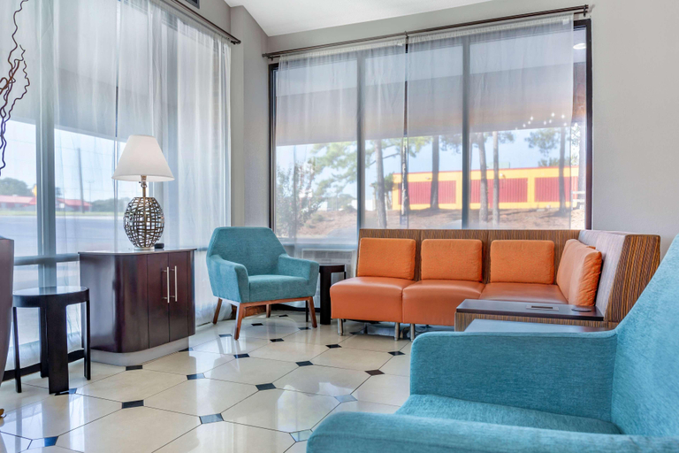 Public Area 2, Days Inn & Suites by Wyndham Rocky Mount Golden E, Nash