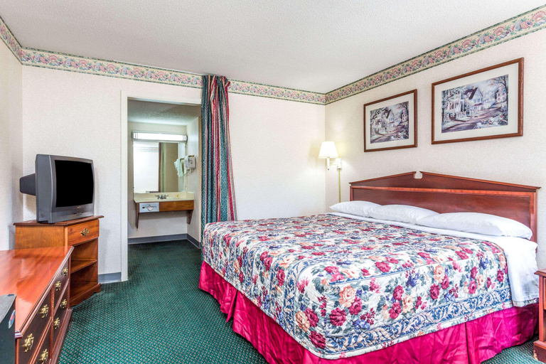 Bedroom 5, Days Inn By Wyndham Cornelia, Habersham