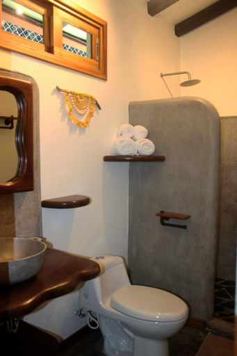 Bathroom 2, Tiki Lodge Hotel de Charme, Soná