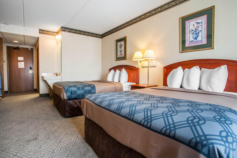 Bedroom 3, Rodeway Inn & Suites Milwaukee Airport, Milwaukee