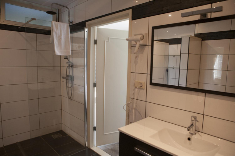 Bathroom 3, Groeps Villa 24 pers., Barneveld