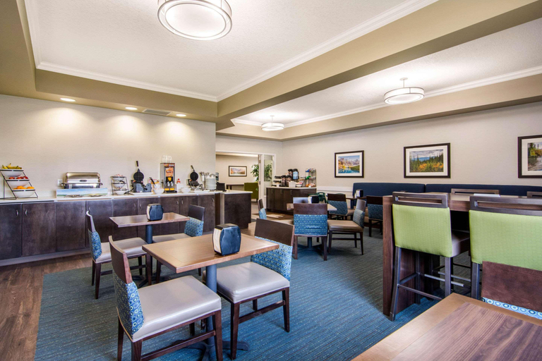 Food & Drinks 5, Comfort Inn & Suites Red Deer, Division No. 8