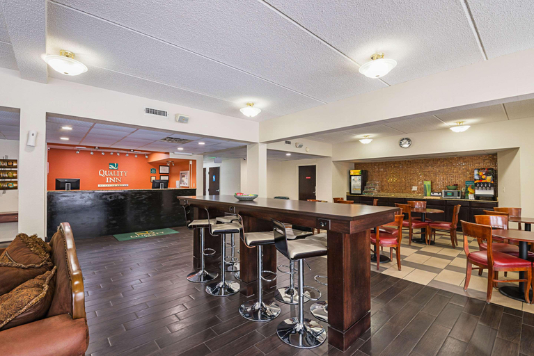 Food & Drinks 5, Quality Inn Airport - Southeast, Jefferson