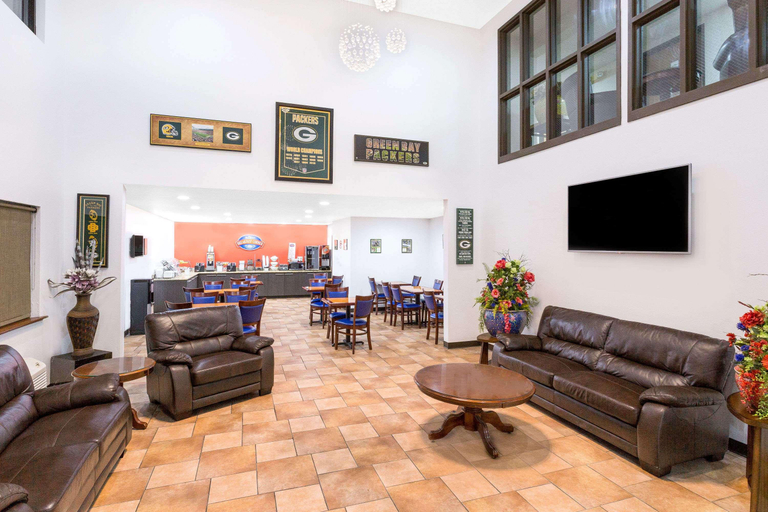 Public Area 2, Baymont by Wyndham Green Bay, Brown
