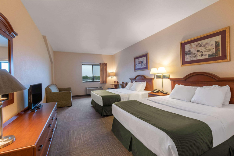 Bedroom 3, Days Inn by Wyndham Mitchell SD, Davison