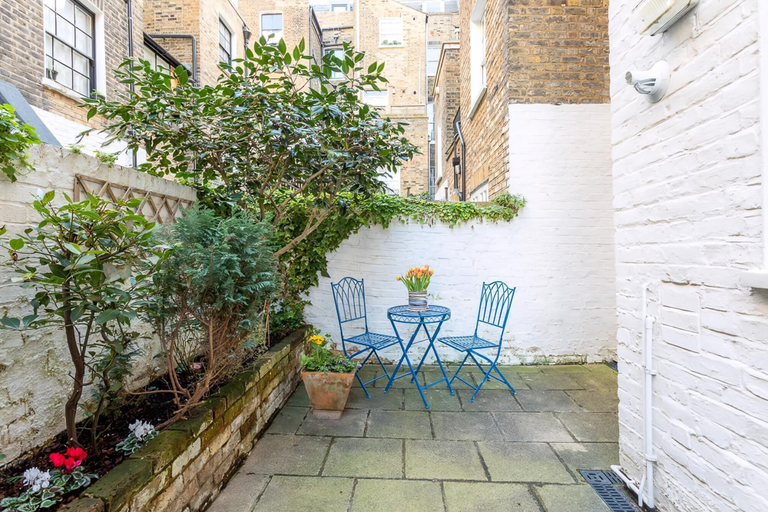 Others 4, Cosy Pimlico Retreat, London