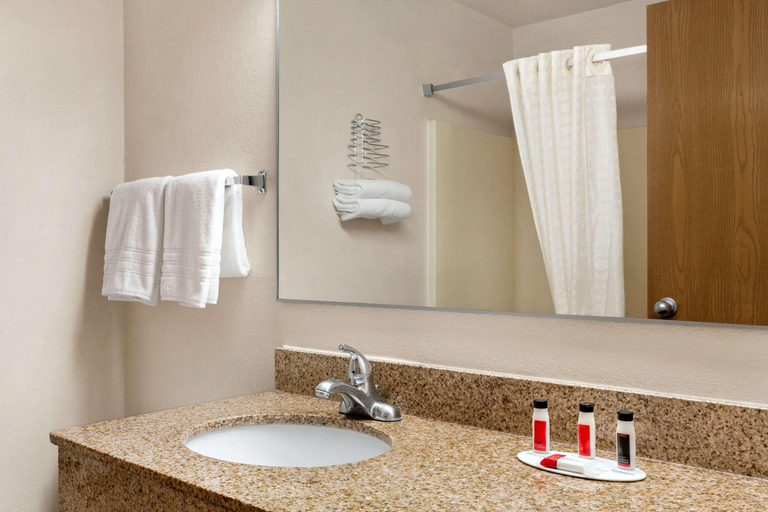 Bathroom 4, Super 8 by Wyndham Waco University Area, McLennan