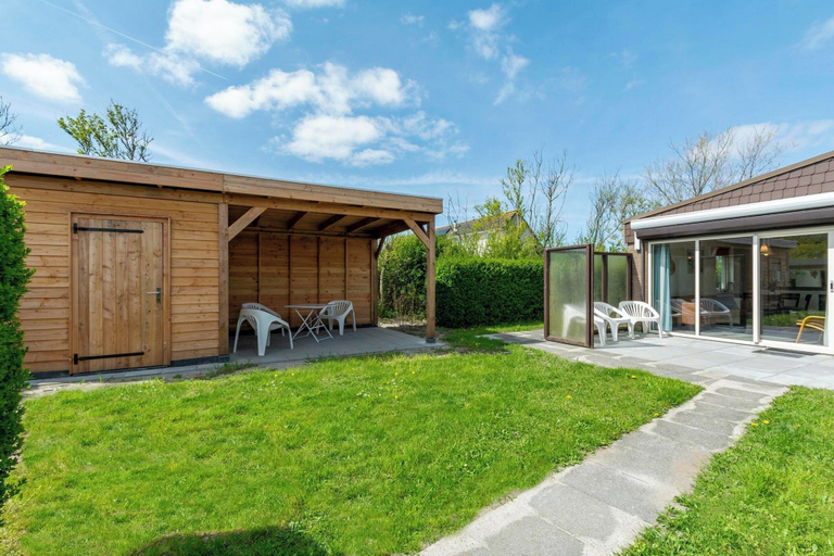Garden 4, De Blenck 67 family-friendly bungalow, Zijpe