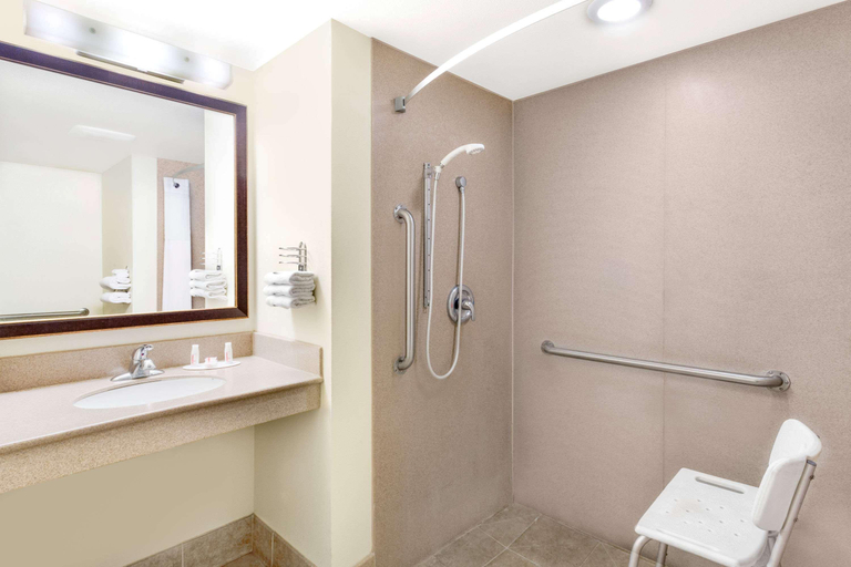 Bathroom 4, Days Inn by Wyndham Kingman East, Mohave