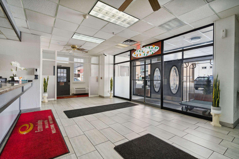 Public Area 2, Econo Lodge Inn & Suites Waterloo Downtown, Black Hawk