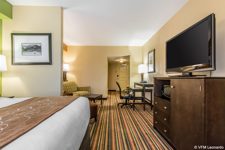 Bedroom 1, Comfort Suites Jackson I-40, Madison