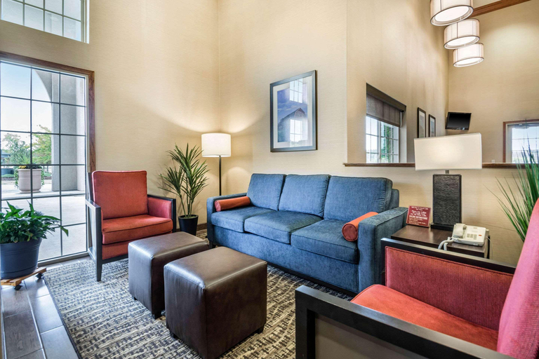 Public Area 3, Comfort Suites at Par 4 Resort, Waupaca