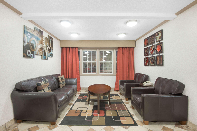 Public Area, Super 8 Maumee/Toledo, Oh, Lucas