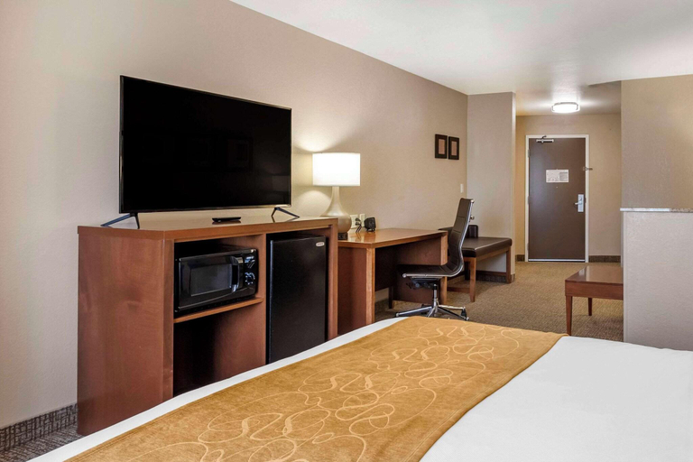 Bedroom 3, Comfort Suites Coralville I-80, Johnson