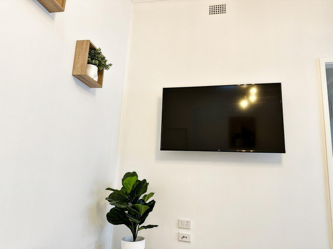 Others 4, Solhaus - Modern 1BR by Towradgi Beach, Wollongong - Inner