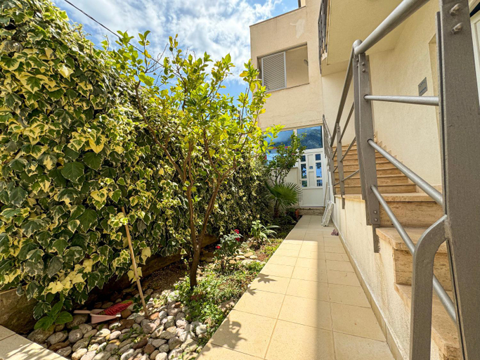 Others 3, Biser Apartmani