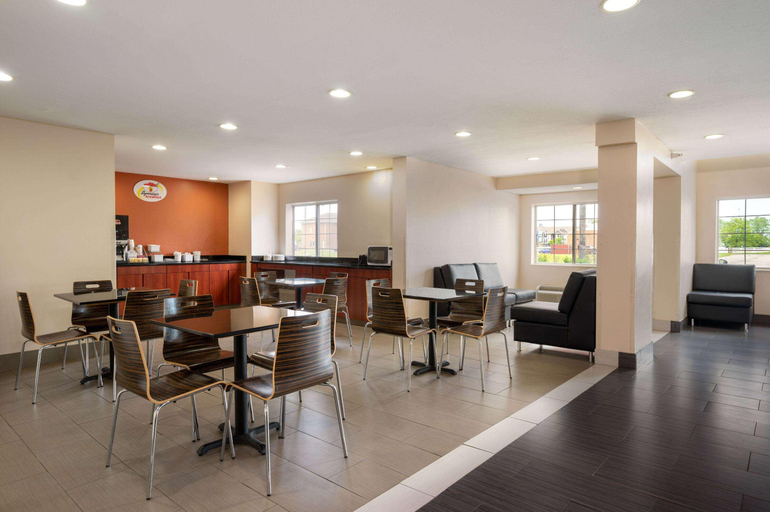 Public Area 2, Super 8 by Wyndham Columbus West, Franklin