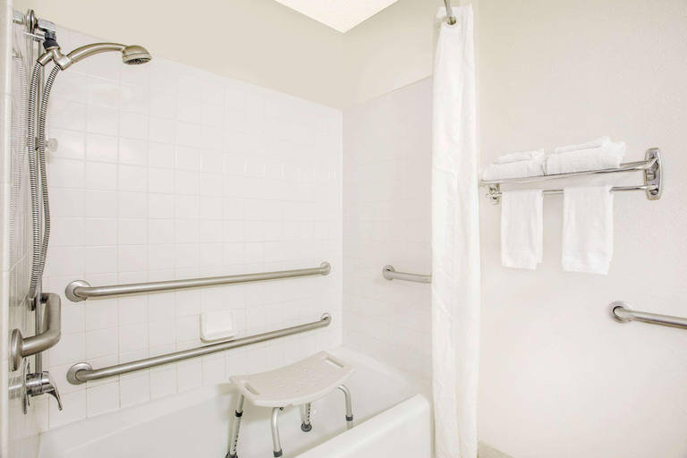 Bathroom 4, Super 8 by Wyndham Douglas, Coffee