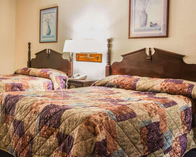 Bedroom 3, Rodeway Inn Phenix City, Russell