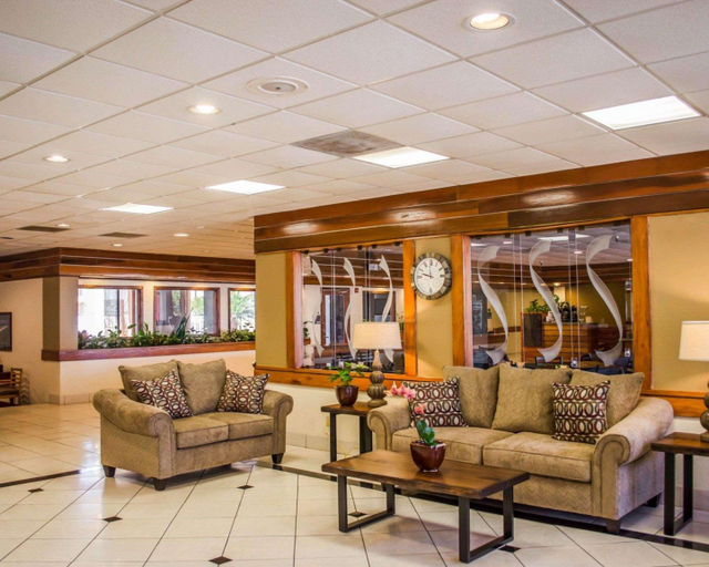 Public Area 2, Quality Inn & Suites Pensacola Bayview, Escambia