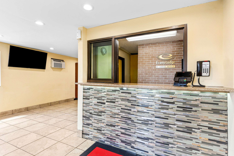Public Area 2, Econo Lodge Akron Copley Northwest, Summit