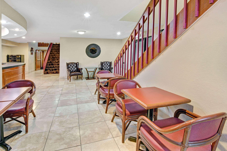 Public Area 2, Super 8 by Wyndham Indianapolis/Emerson Ave, Marion