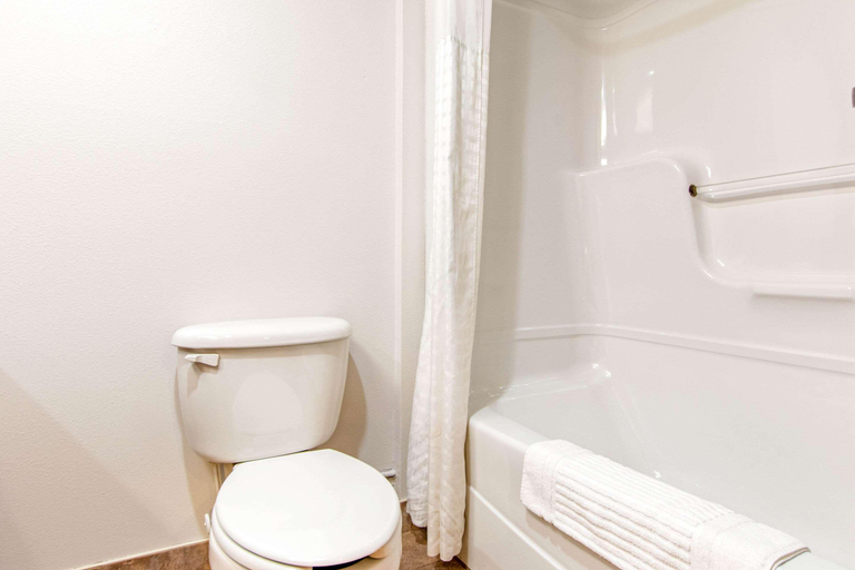 Bathroom 4, Comfort Inn & Suites Shawinigan, Le Centre-de-la-Mauricie