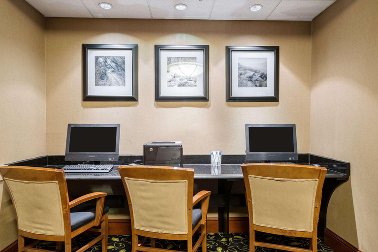 Food & Drinks 4, Comfort Inn & Suites Newark - Wilmington, New Castle