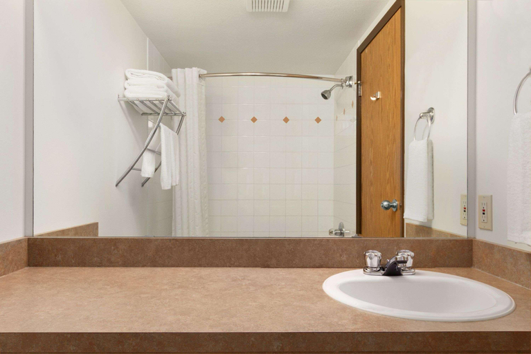 Bathroom 4, Super 8 by Wyndham Yellowknife, Fort Smith