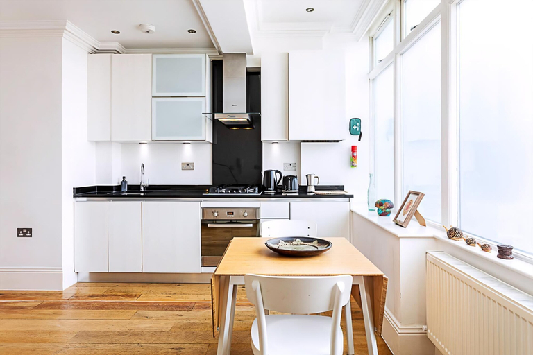 Others 5, Charming One Bedroom Flat in Islington, London