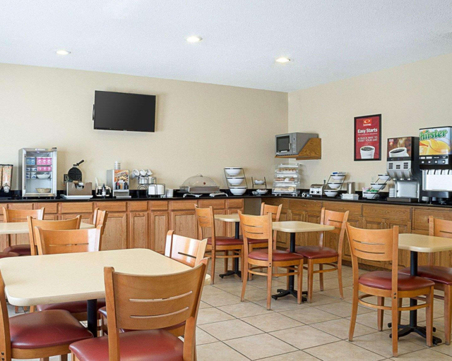 Food & Drinks, Econo Lodge Fargo - West Acres, Cass
