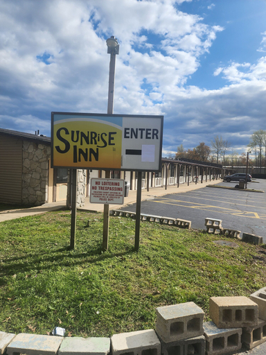 Others 5, Sunrise inn, Cecil